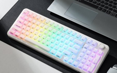 The Yunzii X98 wireless mechanical keyboard is shown in a solid milky white finish.