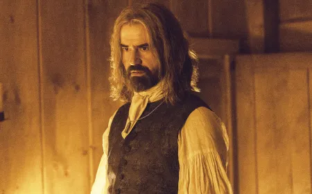 Hamish Linklater discusses his character Richard Warren's fate in the series Widow's Bay.