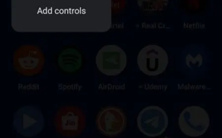 The Android keyboard interface is displayed on a smartphone screen.