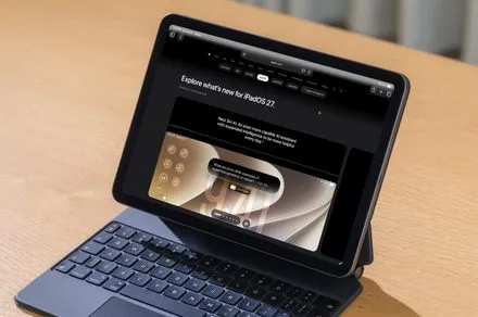 iPadOS 27 features including dedicated Siri app, Apple Intelligence photo editing, Safari tab grouping, and volume sliders.