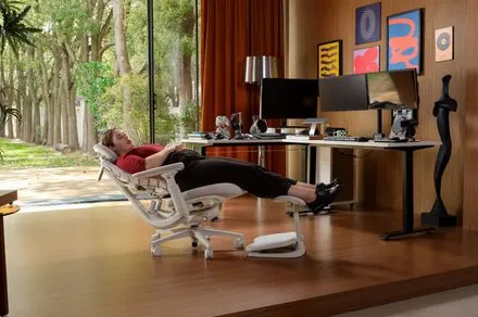The LiberNovo Maxis and Omni chairs provide adaptive support for diverse body types and dynamic workplace movement.