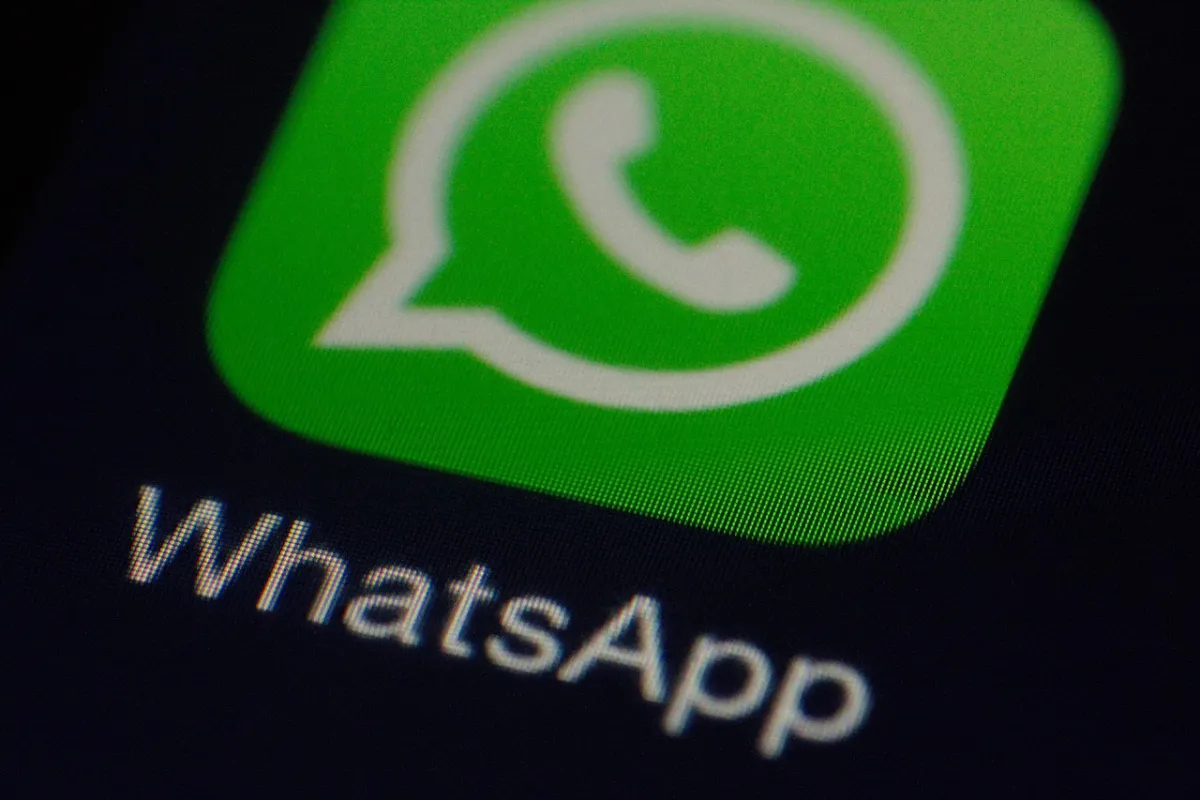 This graphic illustrates the practical boundaries of digital messaging encryption.
