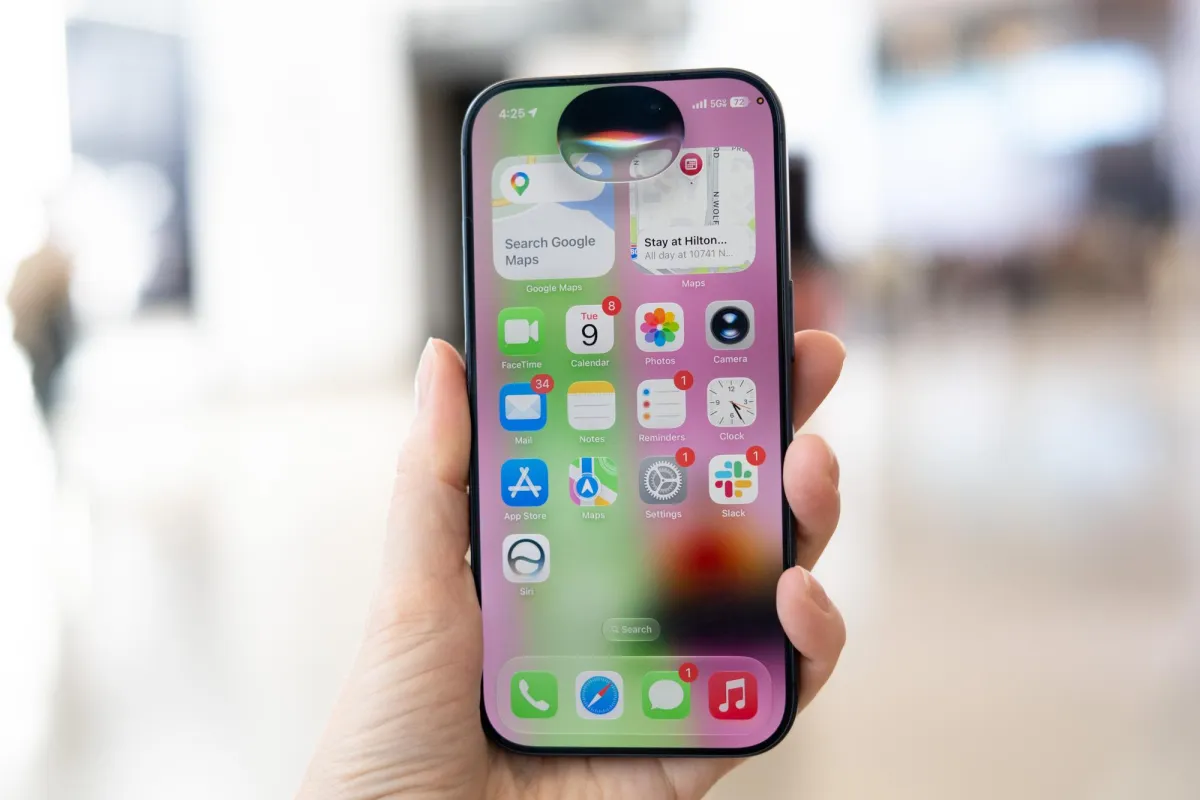Apple Siri interface displaying contextual scheduling and information retrieval options