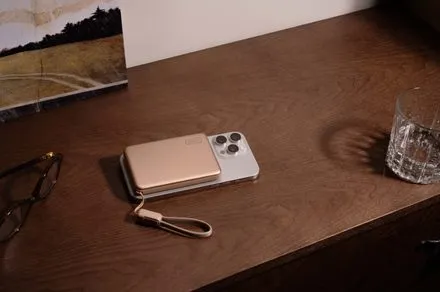 The INIU SnapGo Air slim magnetic power bank features Qi2.2 wireless charging and an aluminum casing.