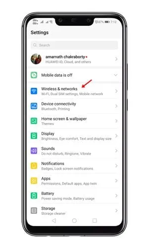 An Android device displays the custom DNS configuration interface within the advanced network settings menu.