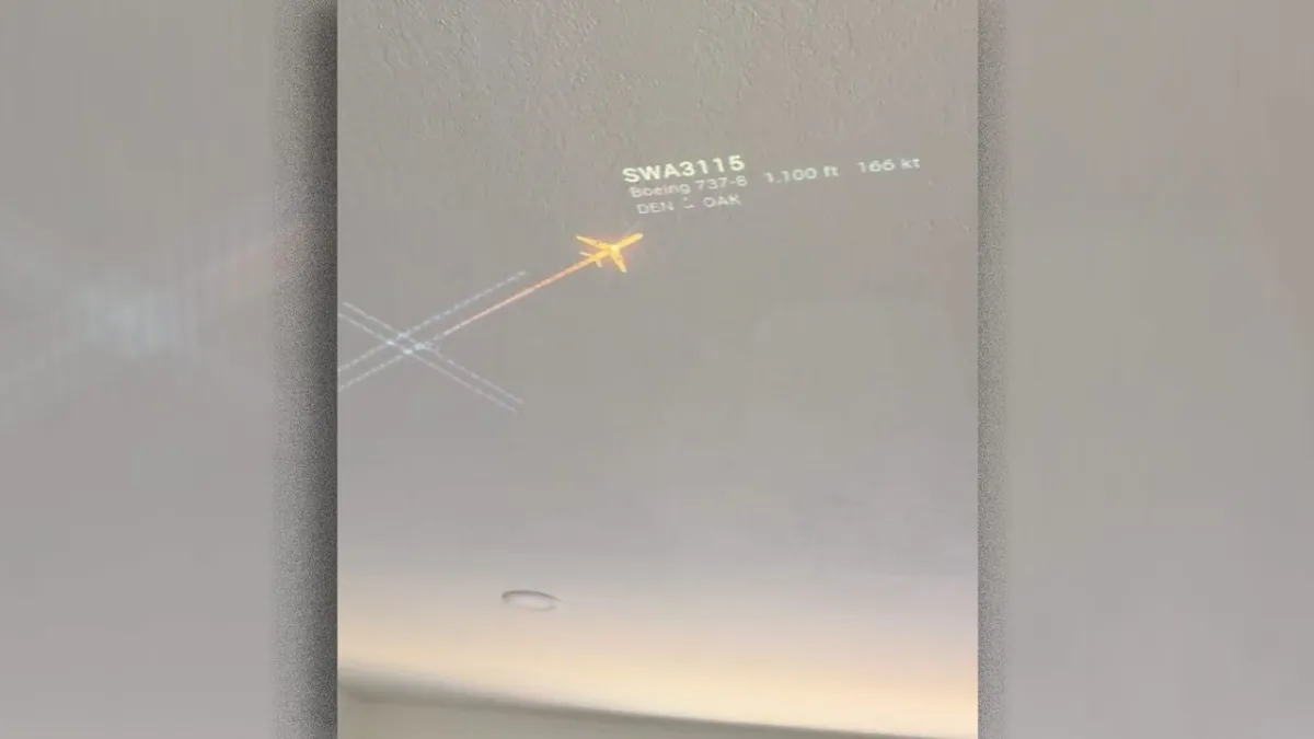 A Raspberry Pi powered projector displays live aircraft flight paths on a room ceiling.