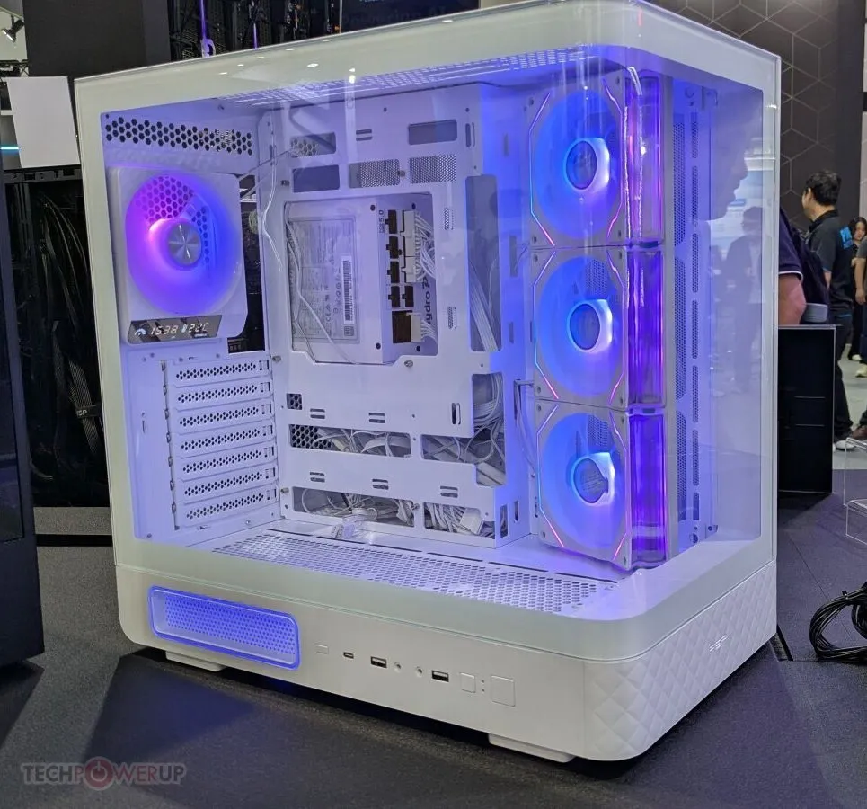 The FSP M581 computer case displays curved glass panels and back-connected motherboard routing at Computex 2026.
