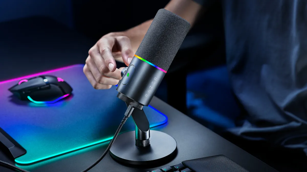 The Razer Seiren V3 Pro microphone features a 30mm cardioid capsule and dual USB-C connectivity.