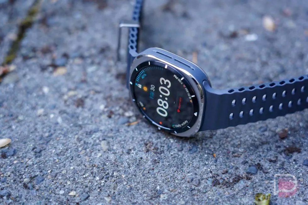 Samsung Galaxy Watch displaying a security patch installation screen
