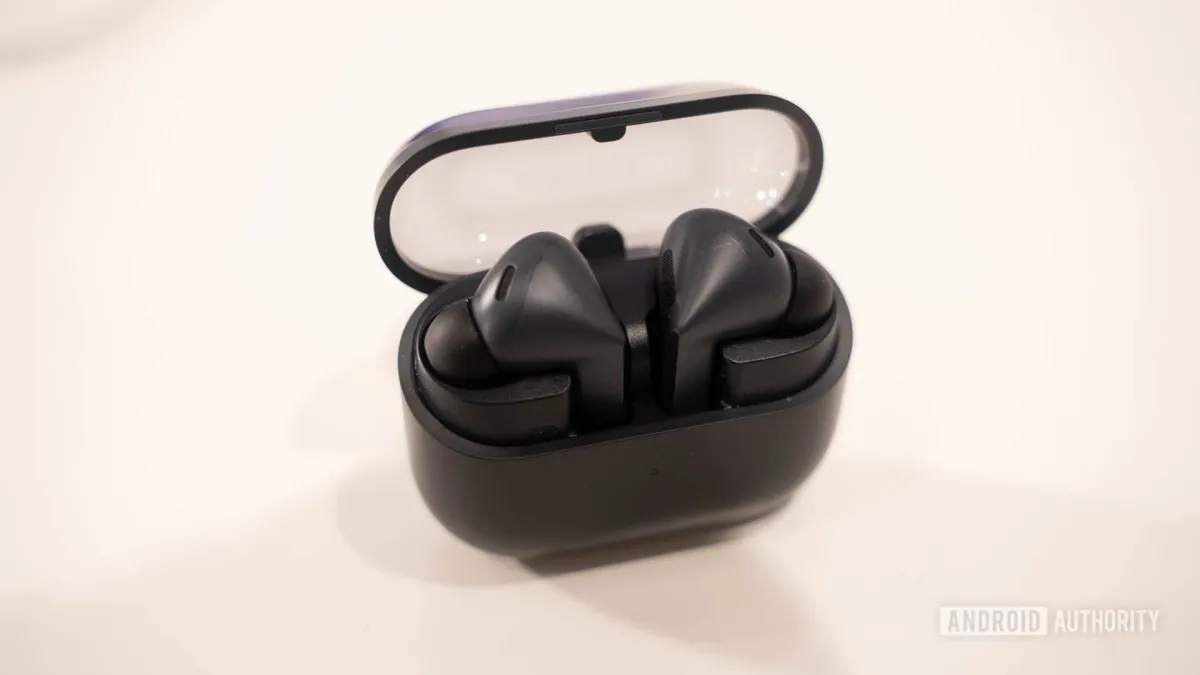 Samsung Galaxy Buds 3 FE earbuds and charging case are displayed.