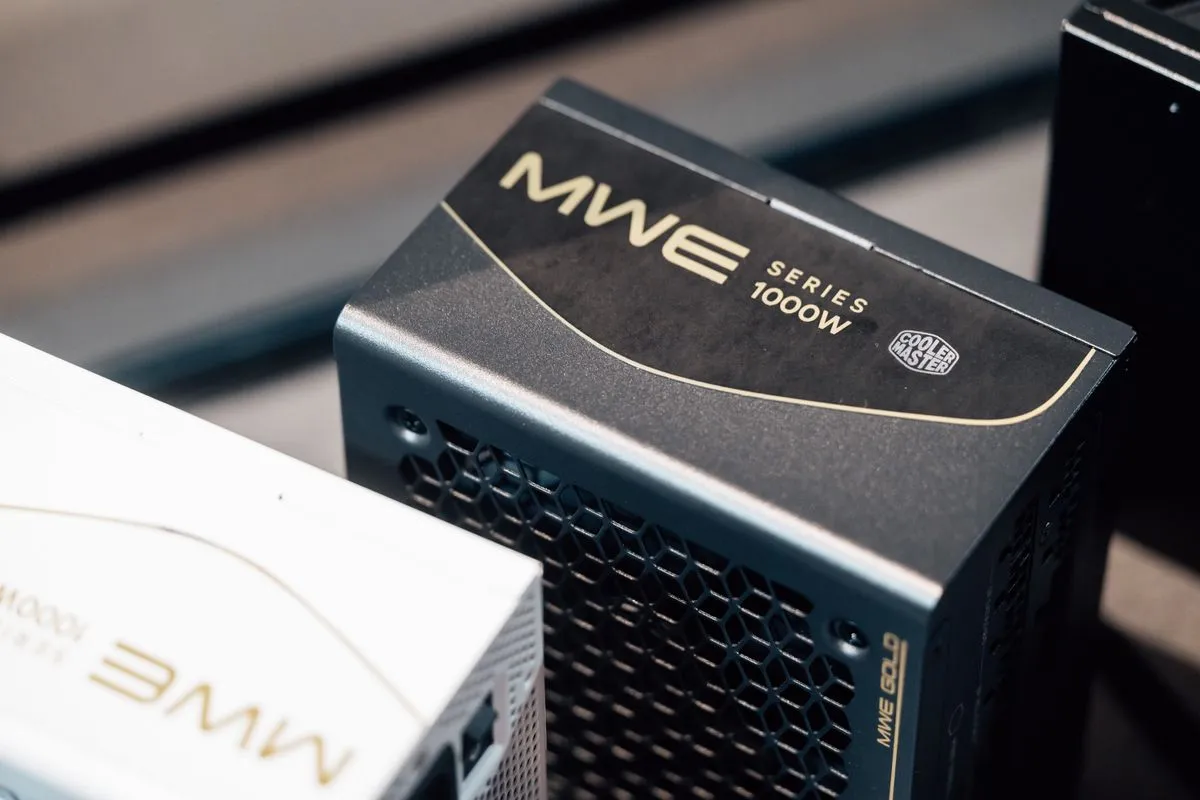 The Cooler Master MWE Gold V4 power supply and GPU Shield adapter feature per-pin current monitoring circuitry.