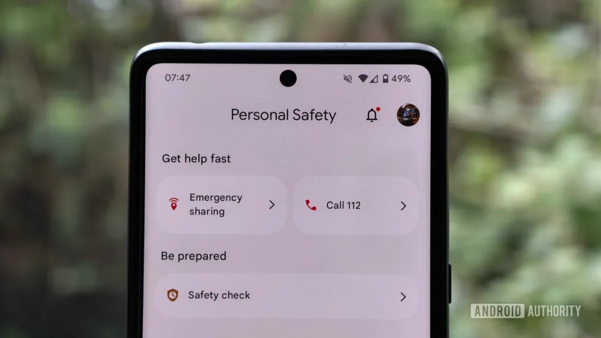 The Google Personal Safety app interface displays emergency contacts and crash detection settings for young users.