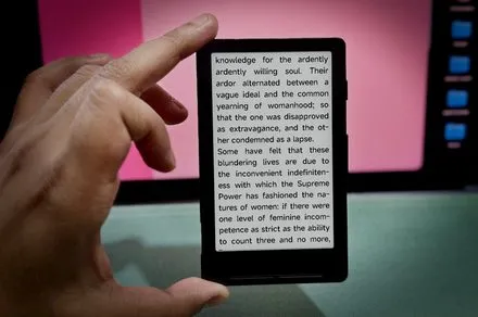 The Xteink X4 pocket e reader features a four point three inch electronic ink display inside a credit card sized chassis.