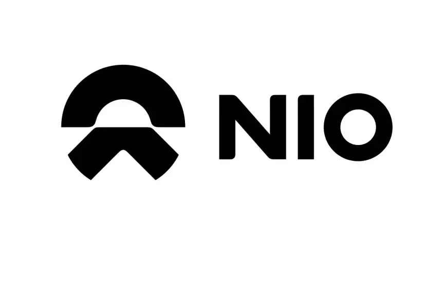 NIO CEO Li Bin addresses the anticipated contraction of the Chinese automotive market in 2026.