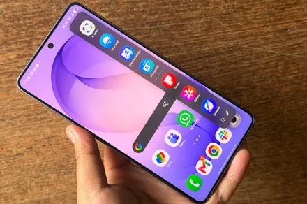Samsung Galaxy status bar showing the new real-time network speed indicator introduced in One UI 9 beta.