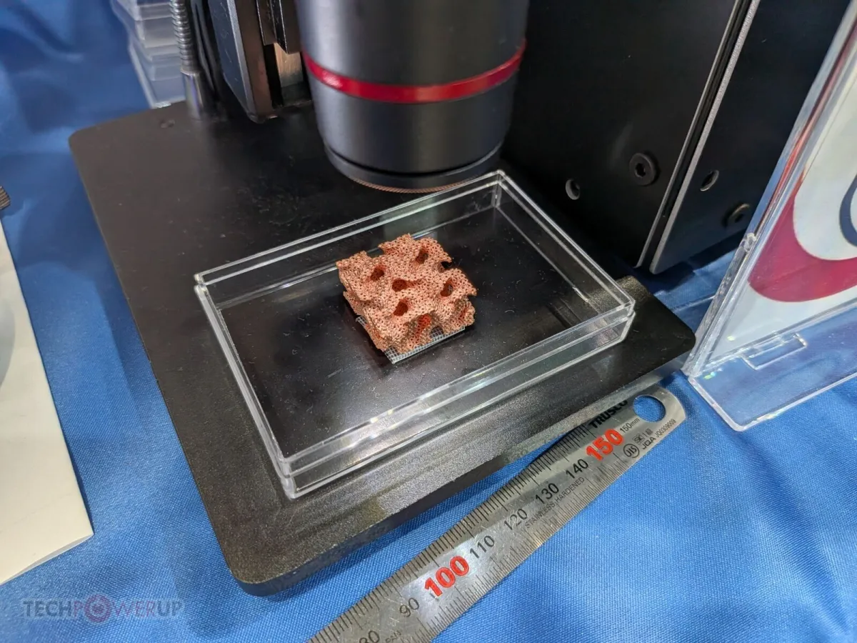 Enplas displays a microfin lattice water block for advanced liquid cooling systems.