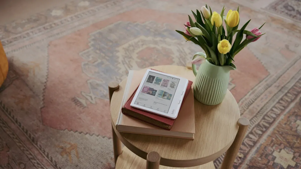 A lineup of modern e-readers and tablets displays alternative hardware for digital reading.