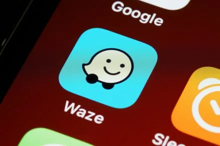 Waze navigation interface displaying upcoming traffic light icons on a route map