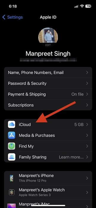 iPhone settings screen displaying the blocked contacts list and message filtering options