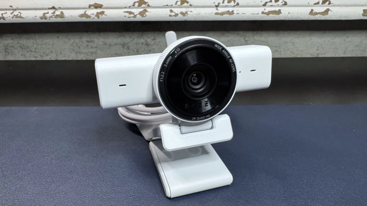 The Razer Kiyo V2 X webcam features a sliding privacy cover and an adjustable mounting clip.