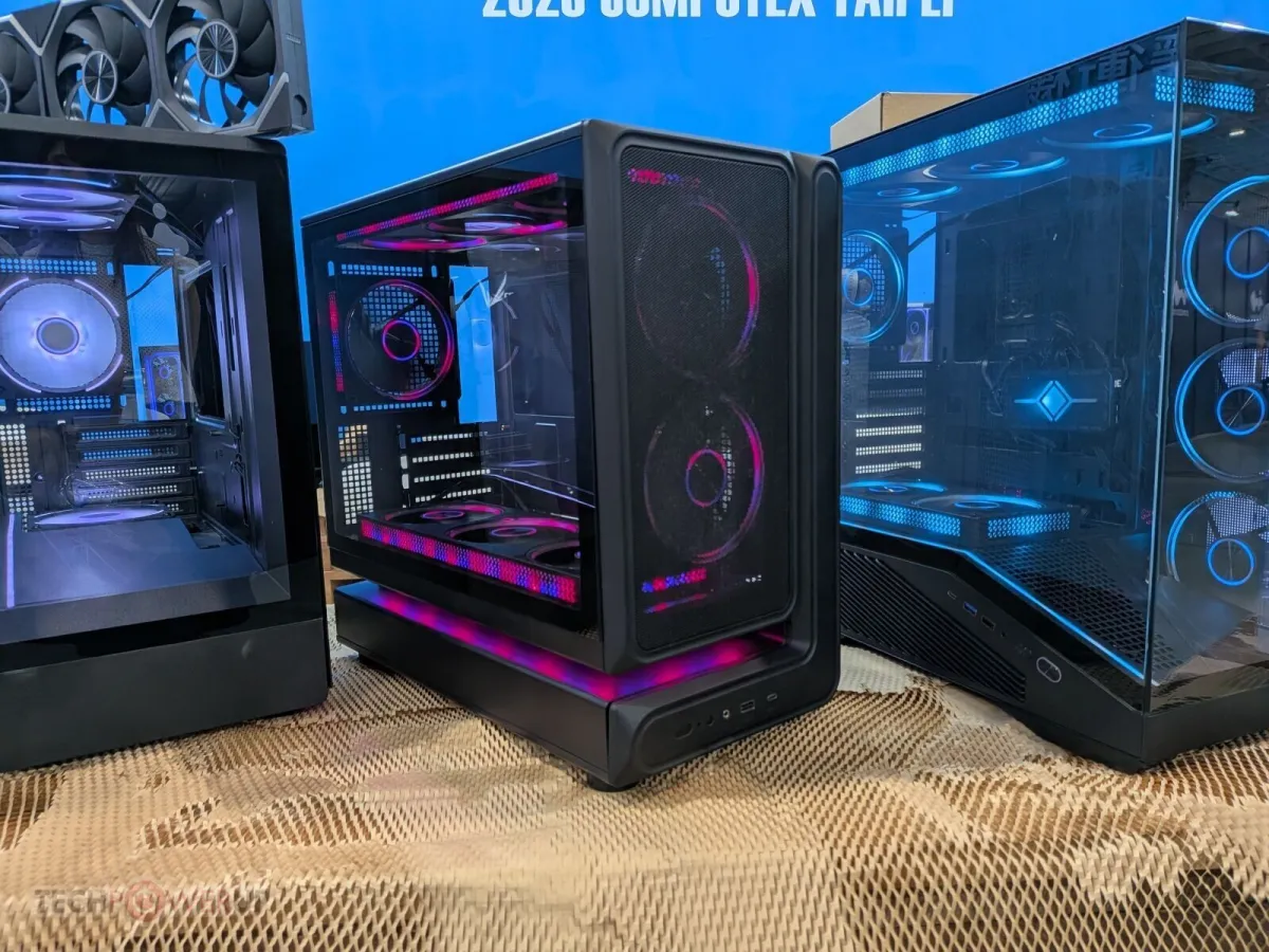 CASECOM C460A-01 mid-tower case featuring a horizontally partitioned layout and tempered glass side panel at Computex 2026