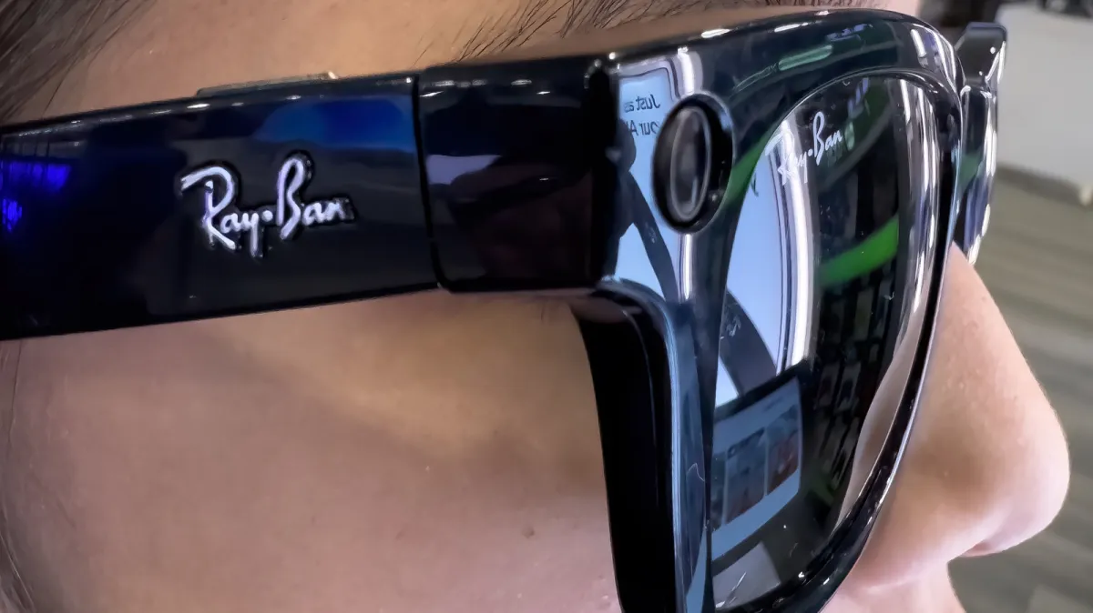 The graphic shows Meta smart glasses alongside a notification about removing dormant facial recognition code.