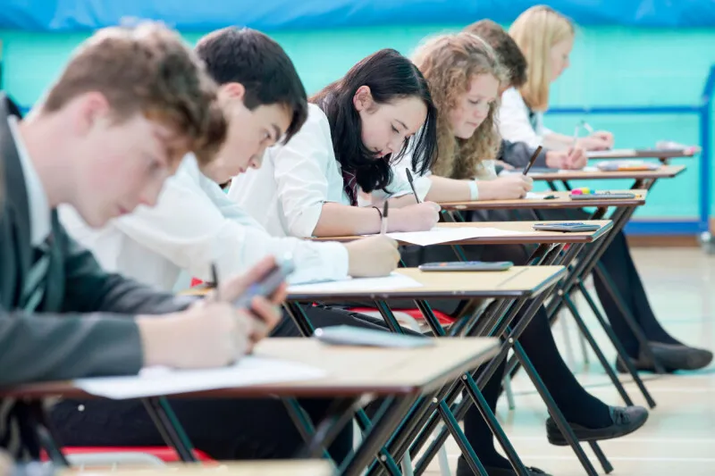 Smart glasses and artificial intelligence devices in educational assessments