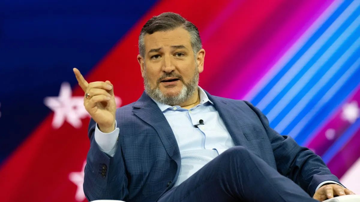 Senators Ted Cruz and Ron Wyden introduce the JAWBONE Act to hold federal agencies accountable for pressuring tech platforms.