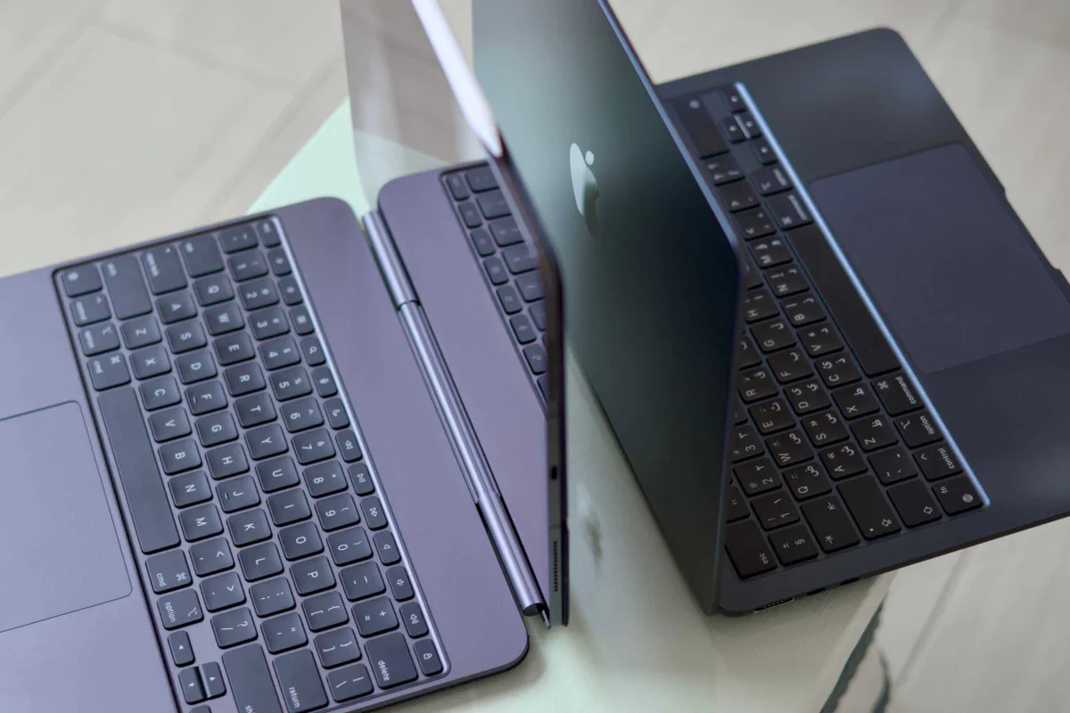 Concept rendering of Apple developing a touchscreen MacBook with an OLED display.
