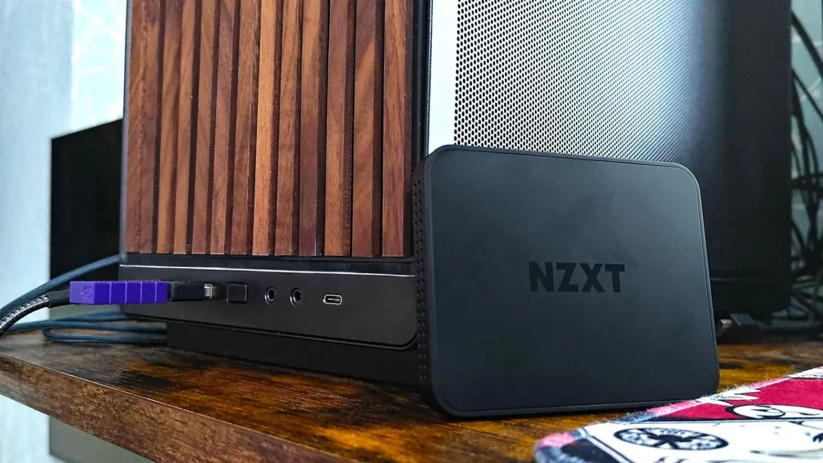Two gaming computers connect via a capture card to separate streaming tasks from gameplay.