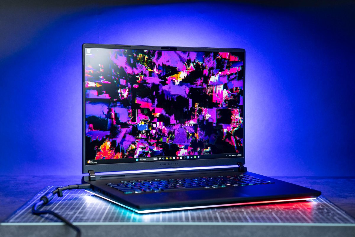 Asus ROG Strix Scar 18 ELMB Display Analysis and Performance Review