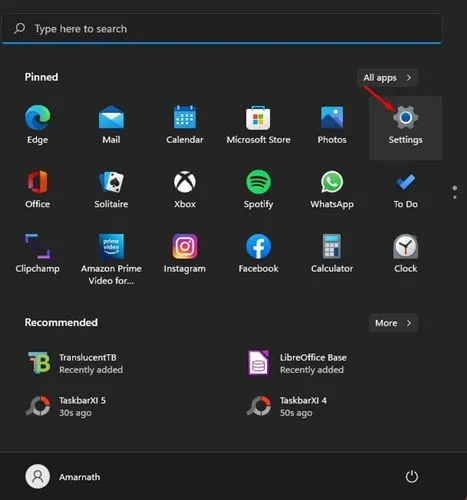 Windows 11 network settings interface showing public and private network options