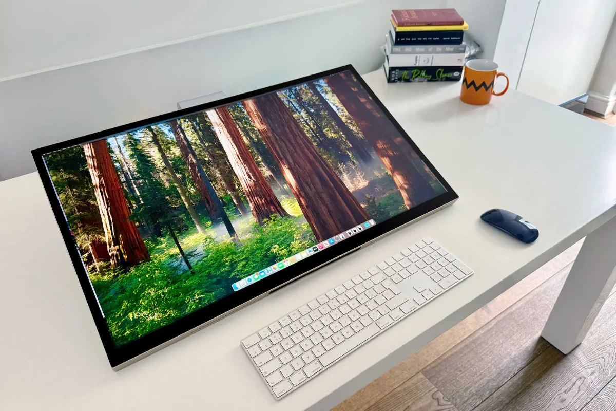 The Alogic Aspekt 4K Touch display features a 32-inch screen and a flexible stand.