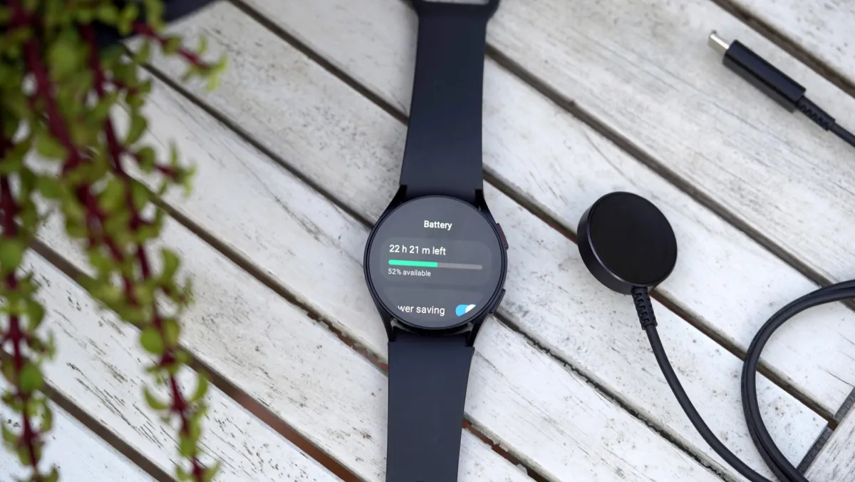 The Galaxy Watch battery settings screen displays Google Play Services power consumption.