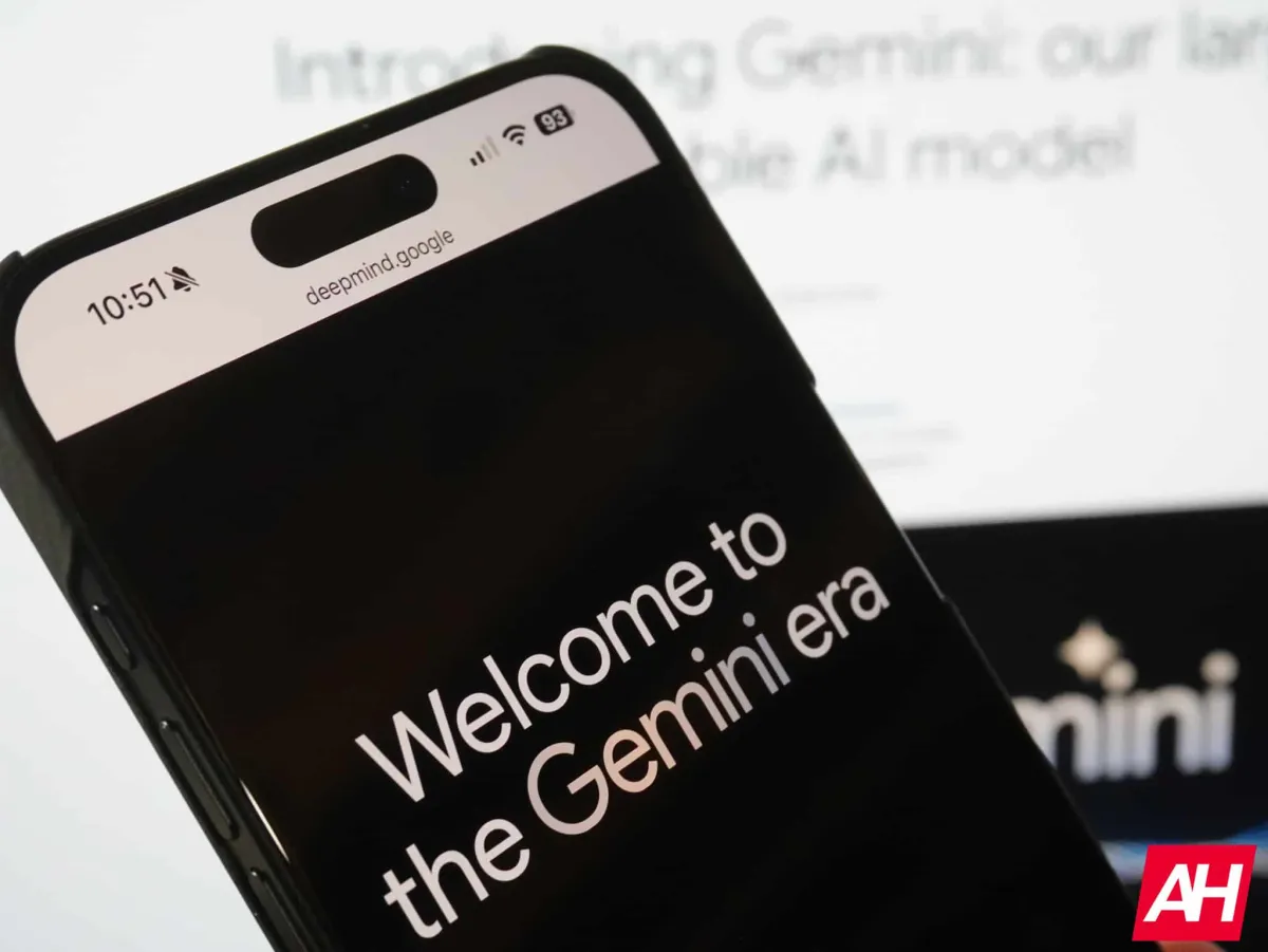 Google tests a minimize button for the Gemini AI overlay on Android to keep the assistant active while using other apps.