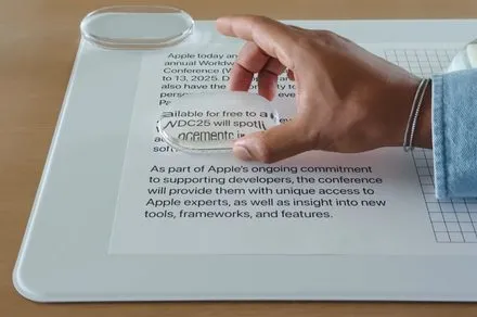 This screenshot displays the adjustable translucency slider within the Liquid Glass interface.