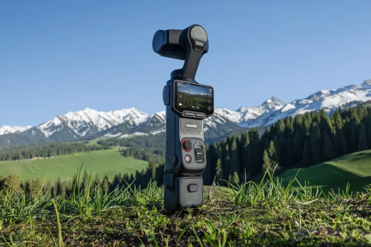 The photograph displays the Insta360 Luna Ultra pocket camera alongside its integrated mechanical gimbal mechanism.