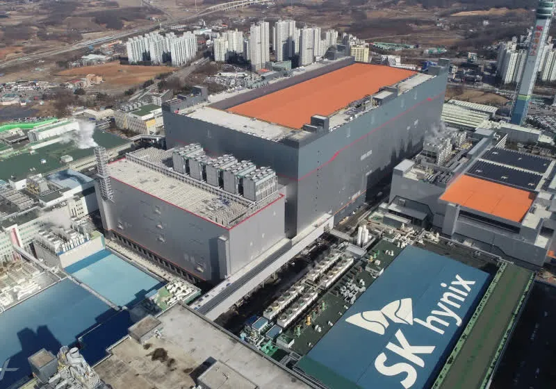 SK Hynix 375-layer NAND mass production utilizing molybdenum instead of tungsten in existing V9 NAND facilities.