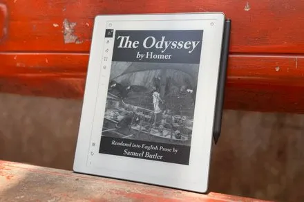 The device features a textured E Ink screen and a lightweight frame for distraction-free note-taking.