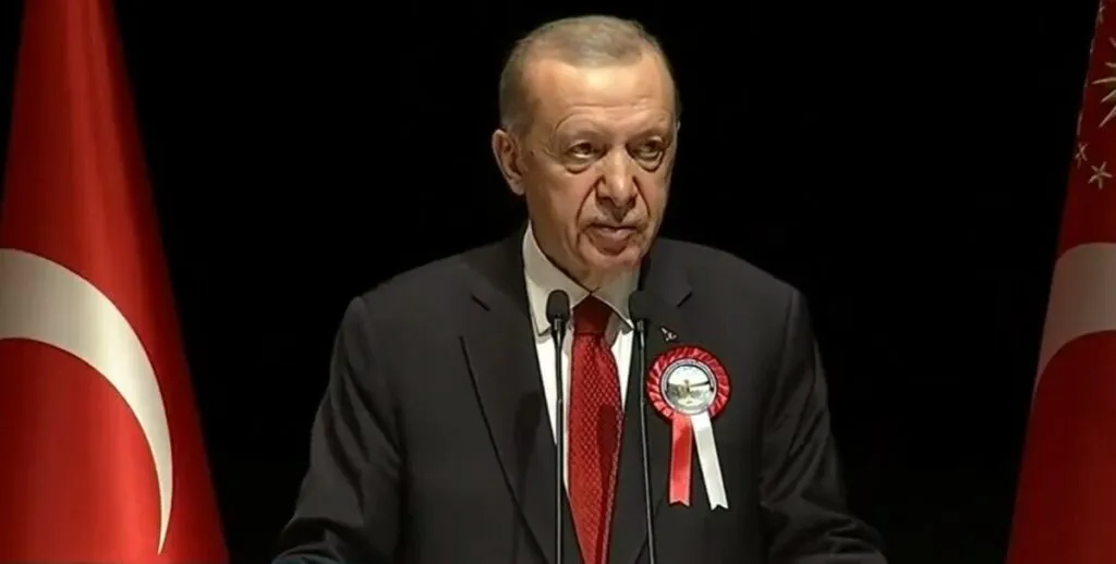 Flags of Turkey and Israel displayed side by side on a diplomatic table