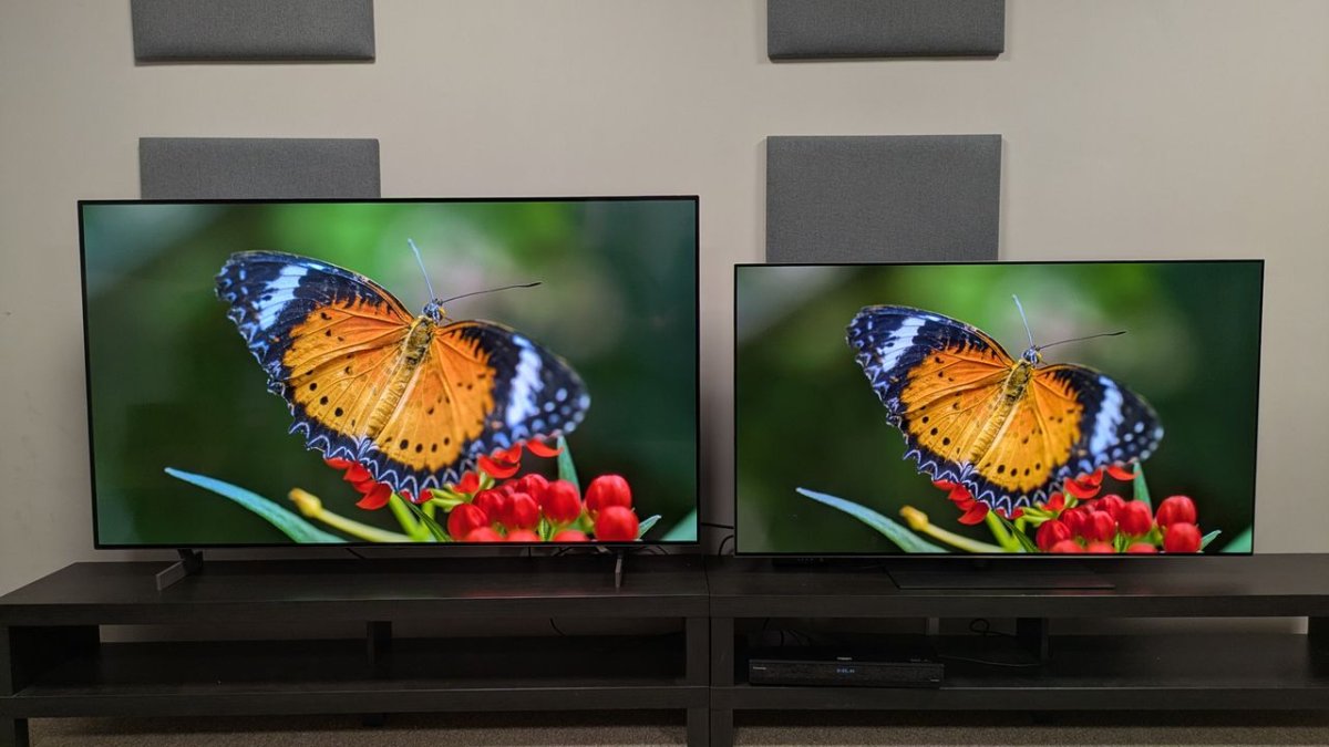 LG G6 and LG B6 OLED televisions displayed side by side for brightness and color comparison.