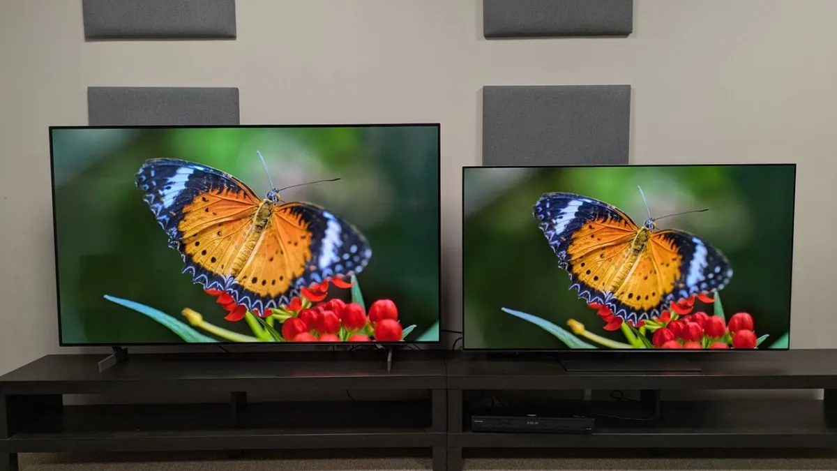 LG G6 and LG B6 OLED televisions displayed side by side for brightness and color comparison.