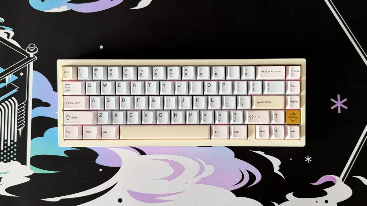 The Wobkey Zen 65 mechanical keyboard features a CNC aluminum case and a toolless ball-catch mounting system.
