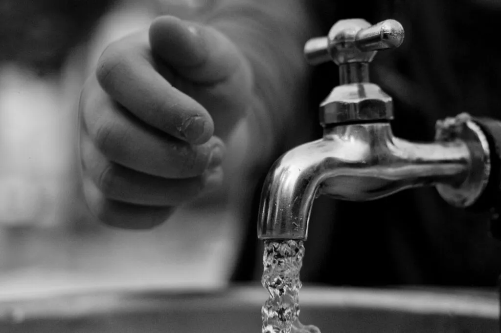 Damaged water reservoirs in Sirik leave twenty thousand residents without safe drinking water.