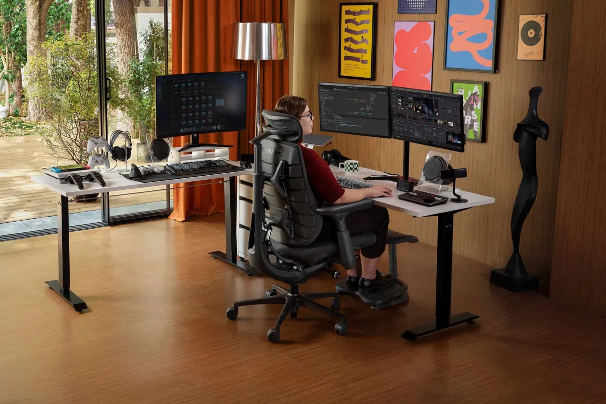 LiberNovo Maxis ergonomic chair featuring an ultra-deep seat, dynamic lumbar support, and progressive recline system.