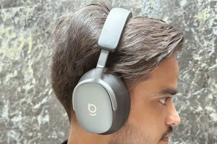 Baseus Inspire XH1 wireless headphones feature an over-ear design with foldable construction.