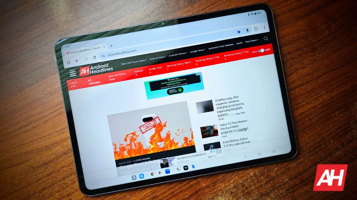 A floating search bar in Chrome desktop combines traditional web lookups with integrated AI tools.