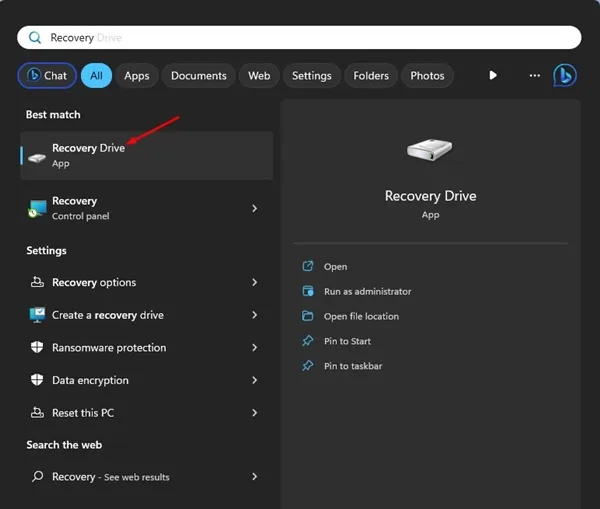 A USB flash drive connected to a computer displays the Windows 11 Recovery Drive setup wizard