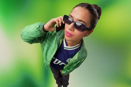 A smartphone displays the Cash App Mobile $40 unlimited 5G plan interface with AT&T branding and simplified enrollment.