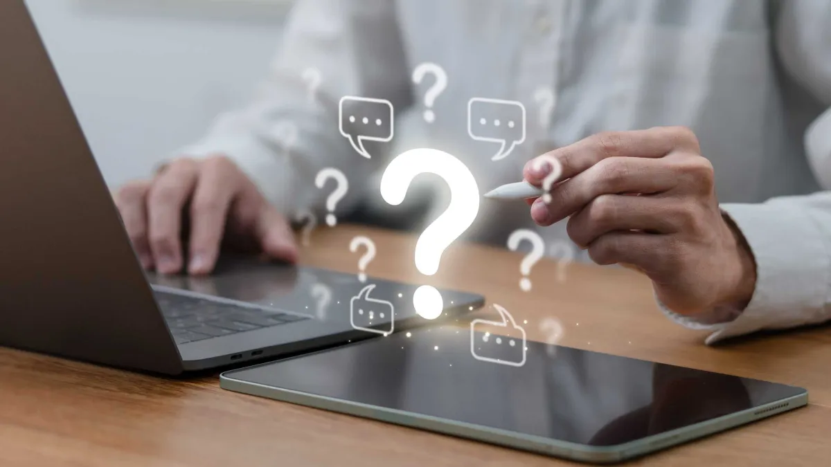 A diagram shows how an artificial intelligence model simulates expert roles to evaluate daily decisions.